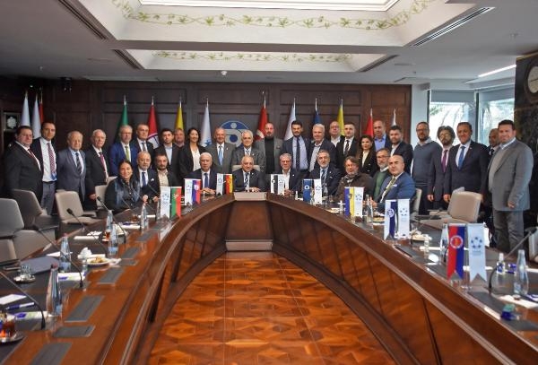 İzmir kulüpleri omuz omuza