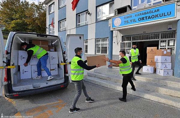 İzmir'de 600 okulda 25 bin öğrenciye bot ve mont dağıtılacak