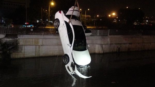 Gece kulübünden çıktılar, dereye uçtular