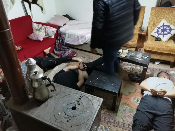 İzmir'de 'Silindir Operasyonu'nda gözaltına alınan şüpheliler adliyede