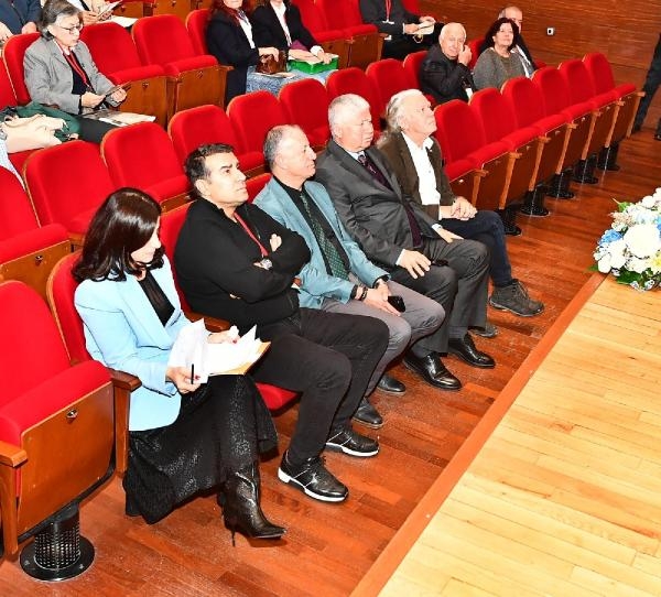 'İzmir'in Yüz Yılı' Sempozyumu başladı
