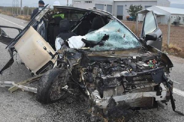 Kadın traktör sürücüsü savrulup öldü