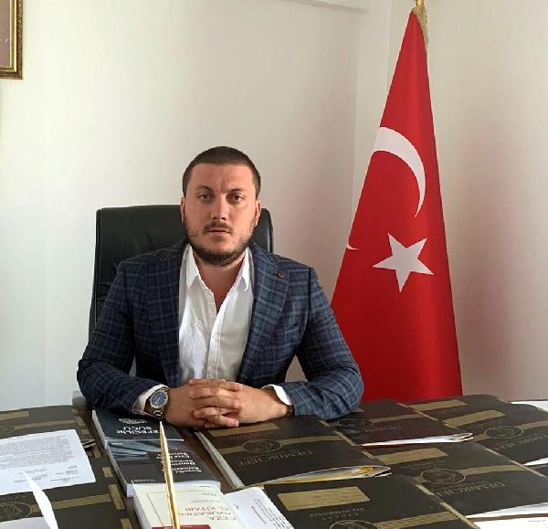 Babasının değil annesinin soyadını kullanacak