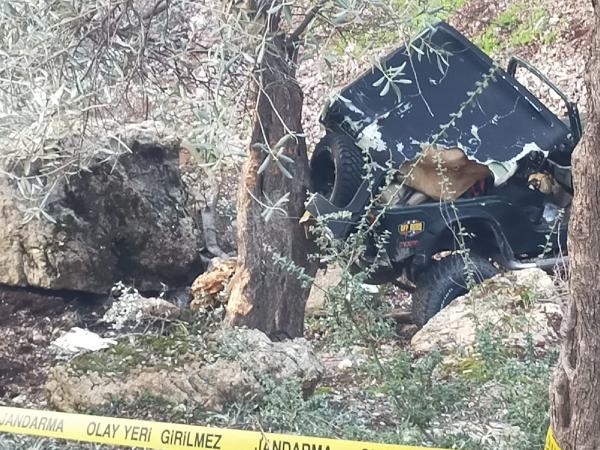 Kaza yaptığı cipten çıkarken üzerine kaya düştü, öldü