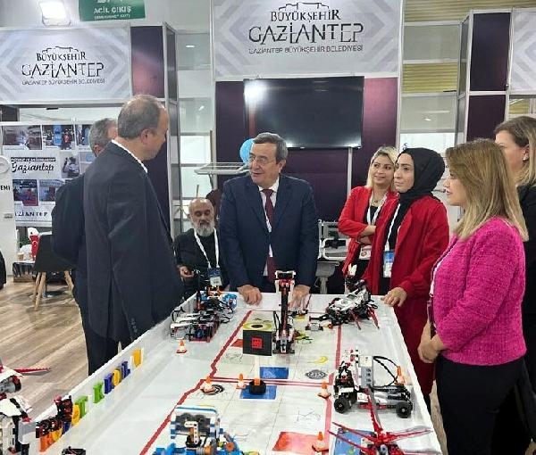 Konak Belediyesi Engelsiz Yaşam Fuarı'nda emekleri sergiledi