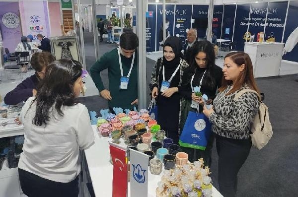 Konak Belediyesi Engelsiz Yaşam Fuarı'nda emekleri sergiledi