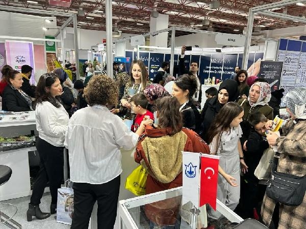 Konak Belediyesi Engelsiz Yaşam Fuarı'nda emekleri sergiledi