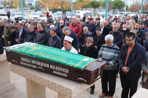 Koronavirüs kaptı, 2 yıl komada kaldı! Yılın doktoru hayatını kaybetti