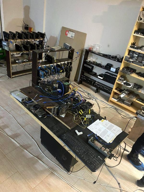 Kripto para üretilen eve baskın!