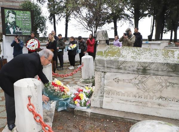 Namık Kemal, Gelibolu'daki kabri başında anıldı