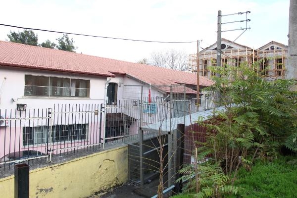 Öğrencilerin 'çelik tünelli' okul yolculuğu