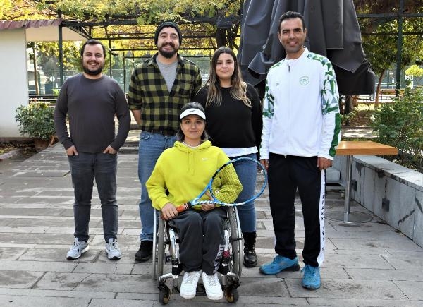 "Paralimpik tenisçi" Büşra Ün'ün hayatı 'Duvar' adıyla belgesel oldu
