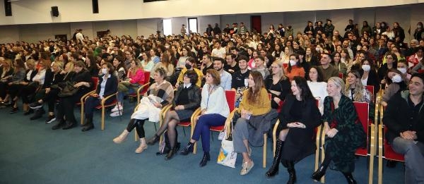 Saba Tümer'den üniversiteli gençlere: Hayatı ıskalamayın