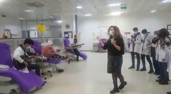 Tıp Fakültesi öğrencilerinden kanser hastalarına konser