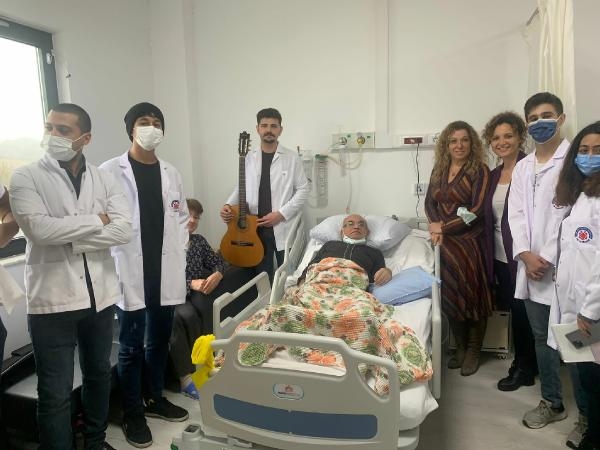 Tıp Fakültesi öğrencilerinden kanser hastalarına konser