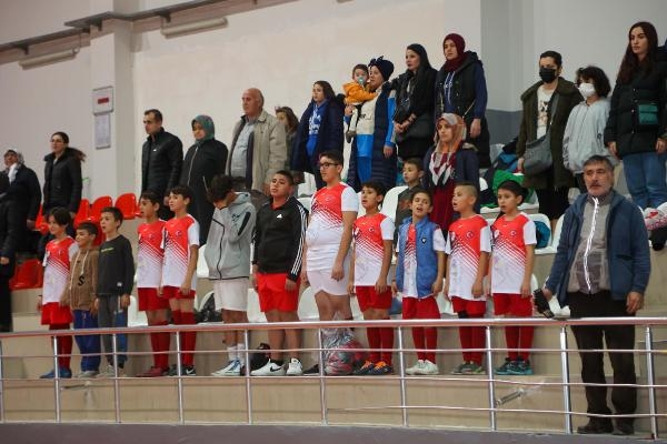 Uşak'ta dezavantajlı çocuklar spor için bir araya geldi