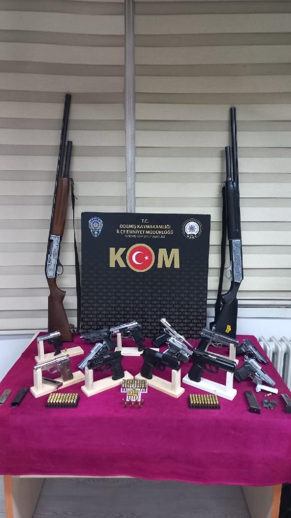 13 tabanca, iki tüfek ele geçirildi; 3 gözaltı