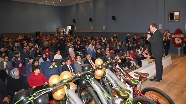 35 ton atık pil toplayıp, toprağı korudular, ödül aldılar