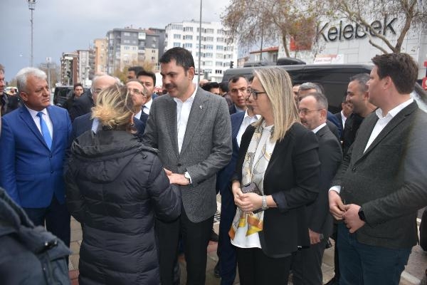 Bakan Kurum'dan depremzede çocuklara karne hediyesi