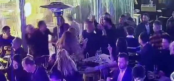 Belediye başkanına restoranda saldırı!