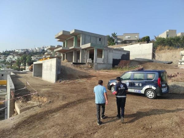 Bodrum'da imara aykırı bina ve iskelelerin yıkımı sürüyor