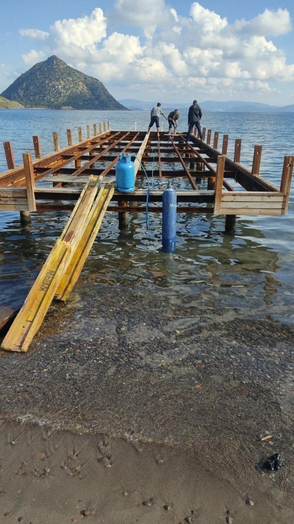 Bodrum'da imara aykırı bina ve iskelelerin yıkımı sürüyor