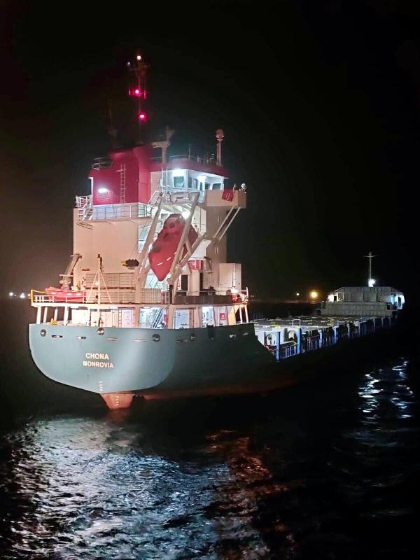 Çanakkale Boğazı'nda arızalanan gemi demirletildi