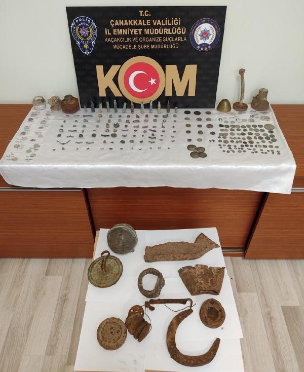 Çanakkale'de Osmanlı dönemi madalyaları ele geçirildi; 2 gözaltı