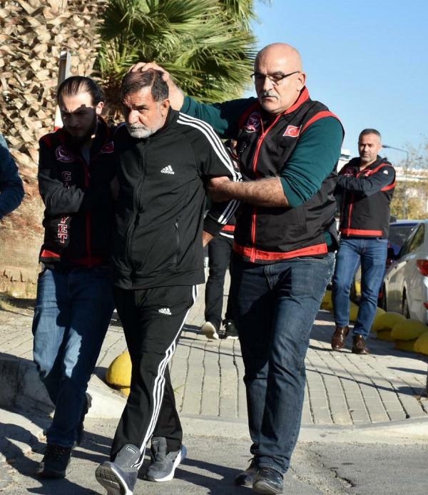 Dizlerinin üzerine çöktürdü, infaz etti