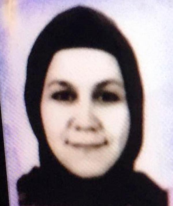 Eşini, boğazını keserek öldürdü