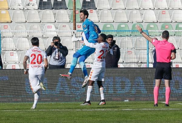 Göztepe hayata döndü