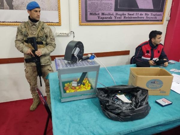 İzmir'de derneğe 'tombala' baskını
