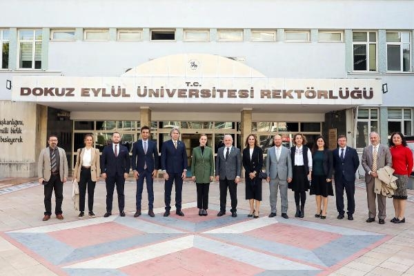 İzmir'de Dokuz Eylül Üniversitesi ve Kızılay'dan kan seferberliği