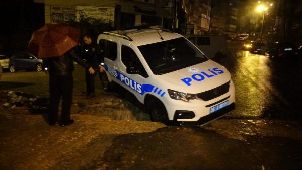 İzmir'de sağanak kazalara neden oldu