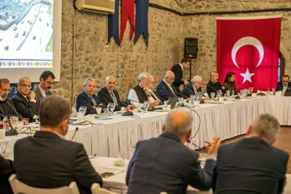 İzmir'e yeni belediye binası değil, demokrasi anıtı yapacağız