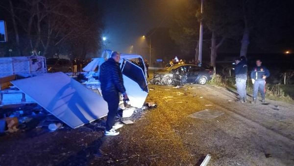 Kafa kafaya çarpıştılar: 1 ölü, 6 yaralı