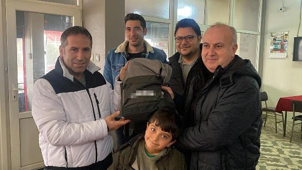 Kahvehanede unutulan para dolu çanta sahibine ulaştırıldı