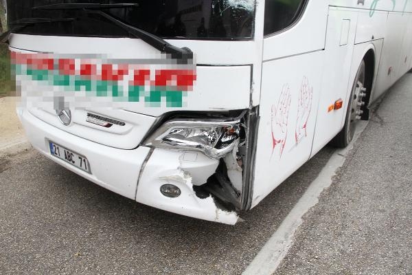 Kamyonet, kaza yerine daldı; 1 ölü, 1'i polis 3 yaralı