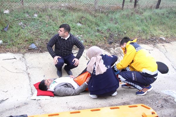 Kamyonet, kaza yerine daldı; 1 ölü, 1'i polis 3 yaralı