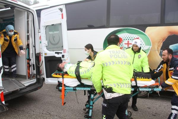 Kamyonet, kaza yerine daldı; 1 ölü, 1'i polis 3 yaralı