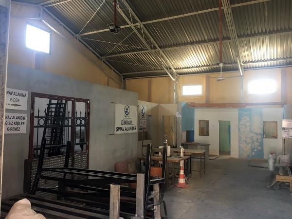 Lisenin deposu yemek fabrikasına dönüştü! 400 öğrenci çalışıyor
