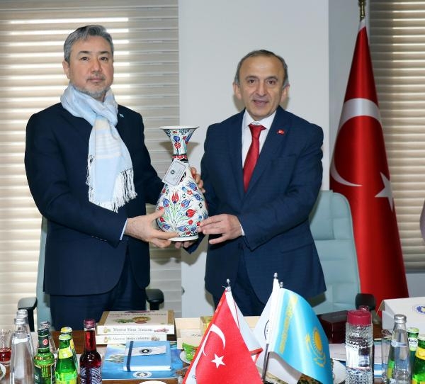 Manisa TSO'daki toplantıda Kazakistan ile ekonomik ve ticari ilişkiler konuşuldu