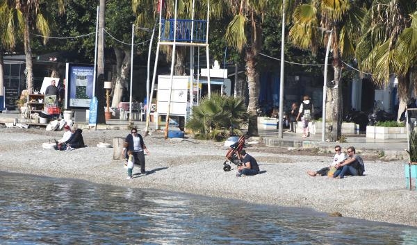 Mevsimler allak bullak! Kışın turistler denize girdi
