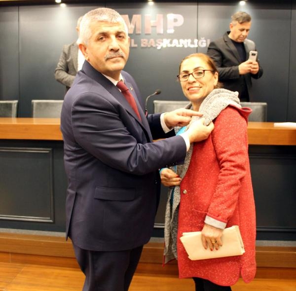 MHP'den harekat! İzmir'de 15 günde 12 bin yeni üye kaydı yapılacak