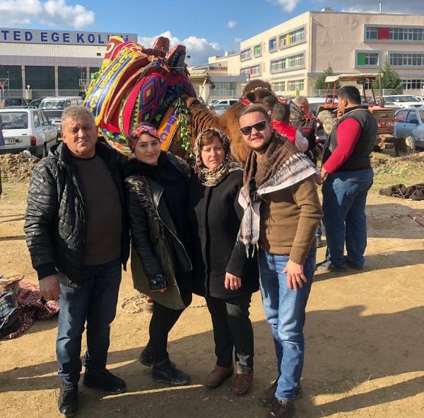 Sahibi ölen deve, tedavi gördü güreşi kazandı