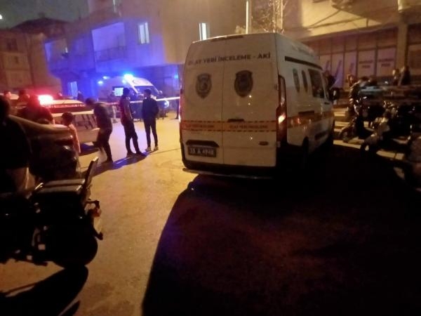 Sokak ortasında göğsünden bıçaklanarak öldürüldü
