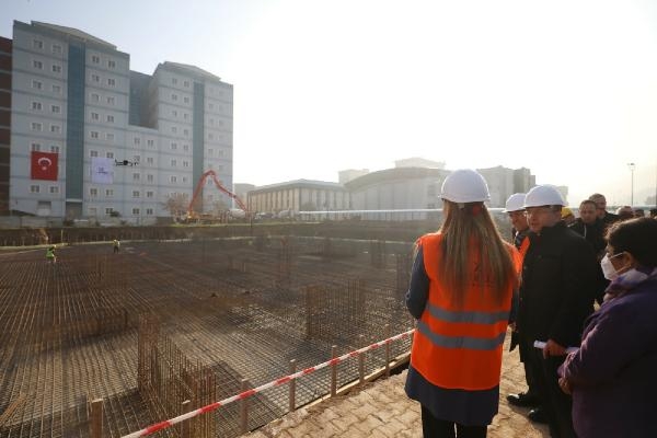 Üniversitede 118 milyon liralık yemekhane binasının temeli atıldı