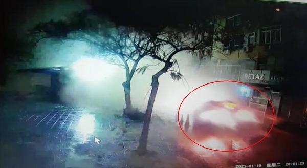 Yıkılan eski emniyet binasının altında kalmaktan böyle kurtuldu