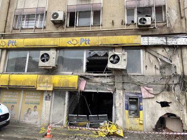 Yıkılan eski emniyet binasının altında kalmaktan böyle kurtuldu