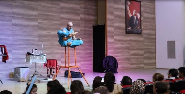 Alaşehir Belediyesi'nden çocuklar için sirk ve tiyatro gösterisi  
